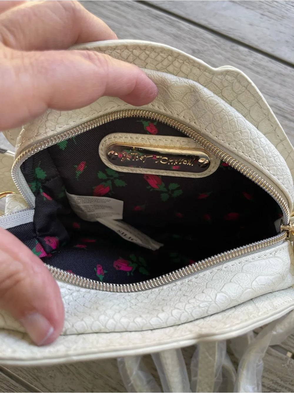 Betsey Johnson Kitsch Fishy Shaped “Plenty Of Fish In The Sea” Crossbody Bag NWT - Picture 6 of 8